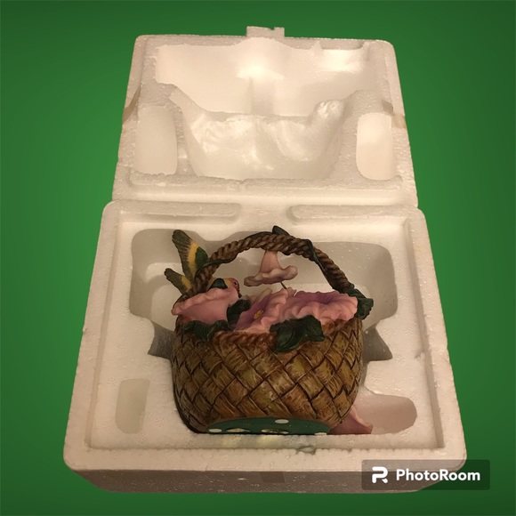 Heritage House Basket of Springtime DeVinci Bonded Porcelain Sculpture |Limited - Picture 9 of 15